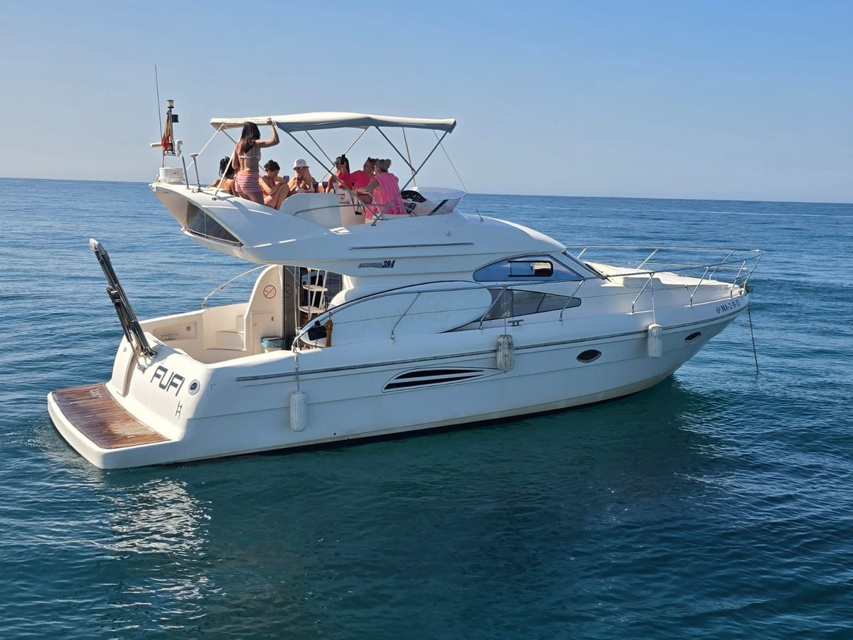 Group of guests enjoying the flybridge of the Astondoa 40 "Fufi"