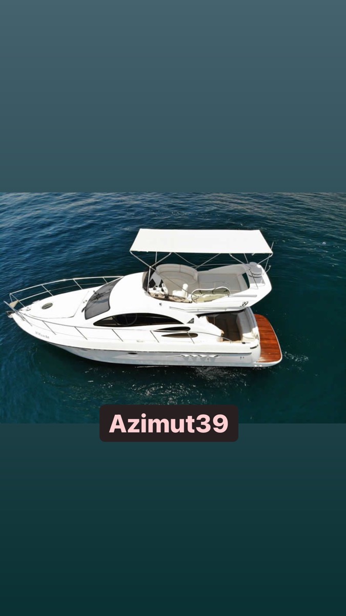 Azimut 39 vs smaller yachts Marbella charter — Azimut 39 from above — flybridge and cockpit detail