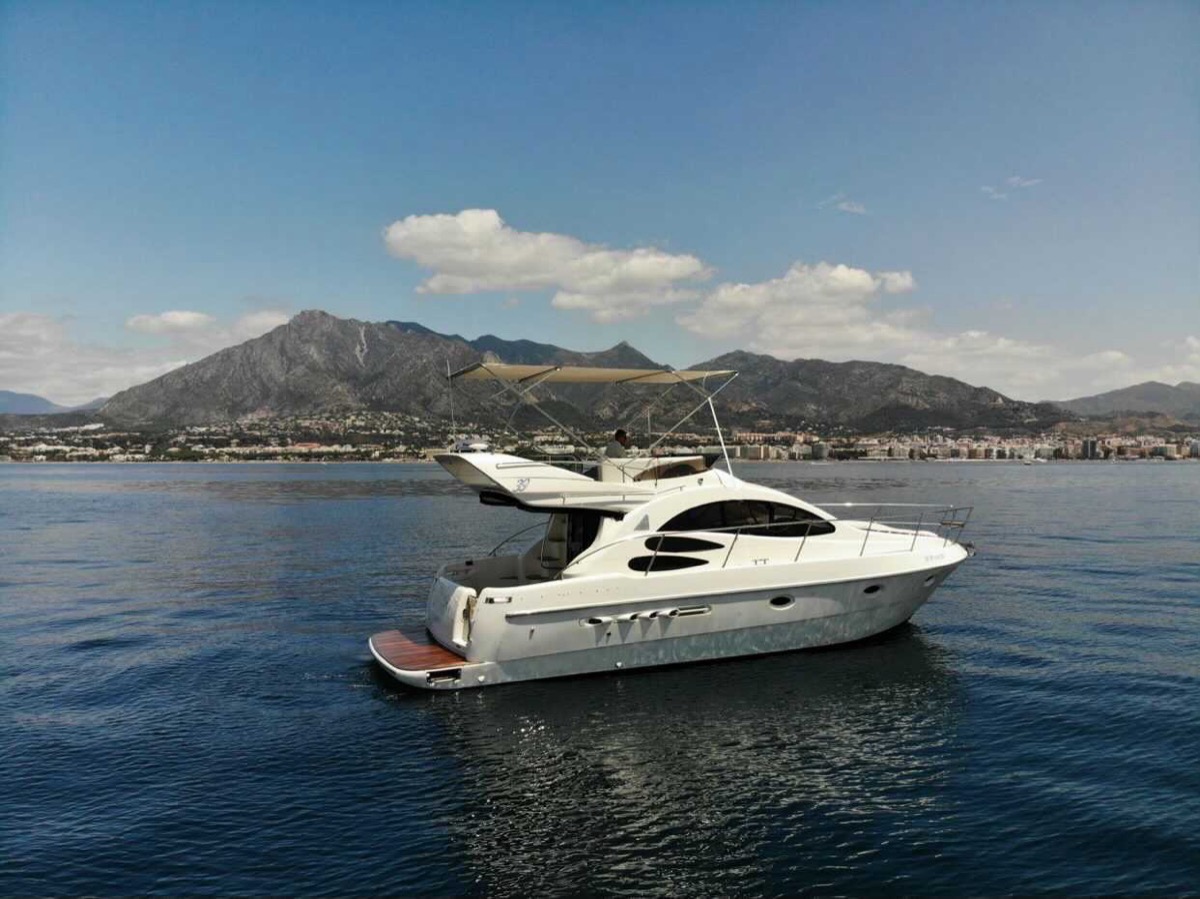 Azimut 39 motor yacht cruising in Marbella with La Concha mountain behind