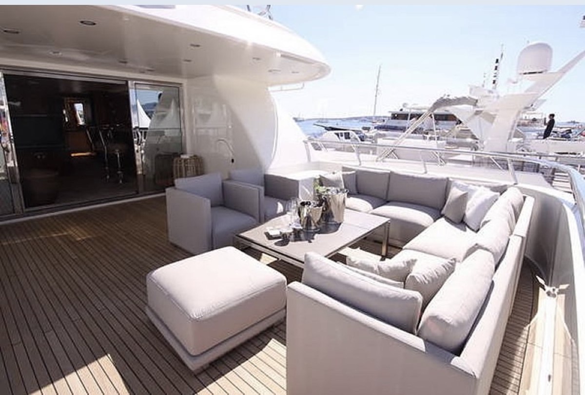 Bandido upper deck lounge at the marina