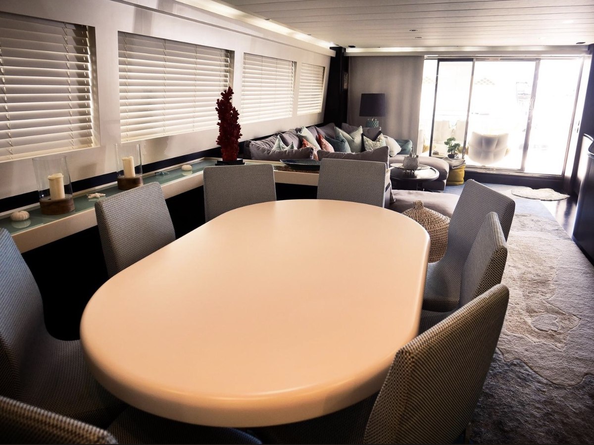 Canados 86 formal dining saloon