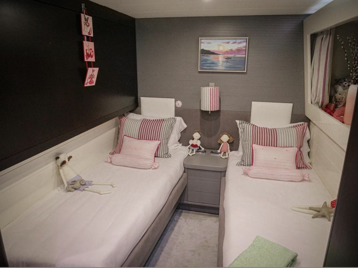 Canados 86 twin cabin set up for children