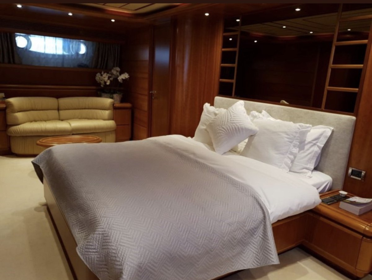 Ferretti 94 master cabin