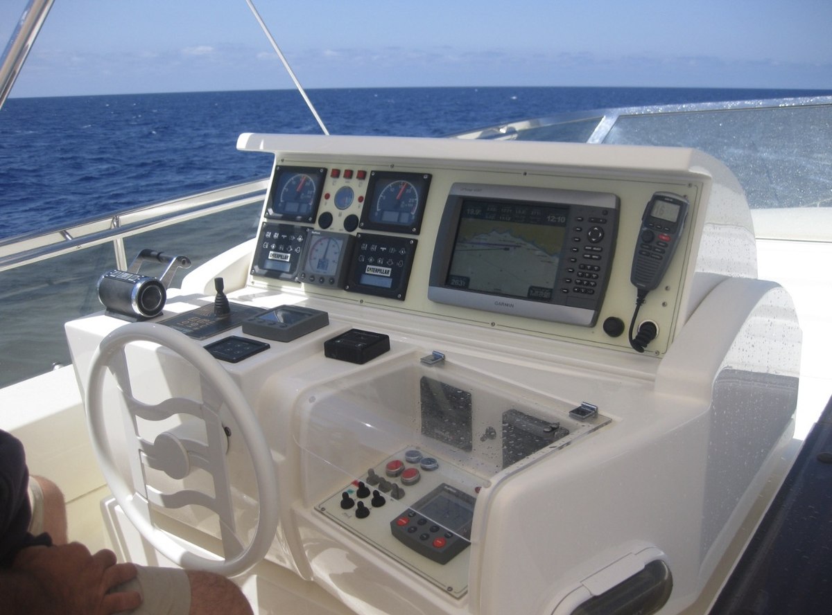 K80 flybridge helm underway