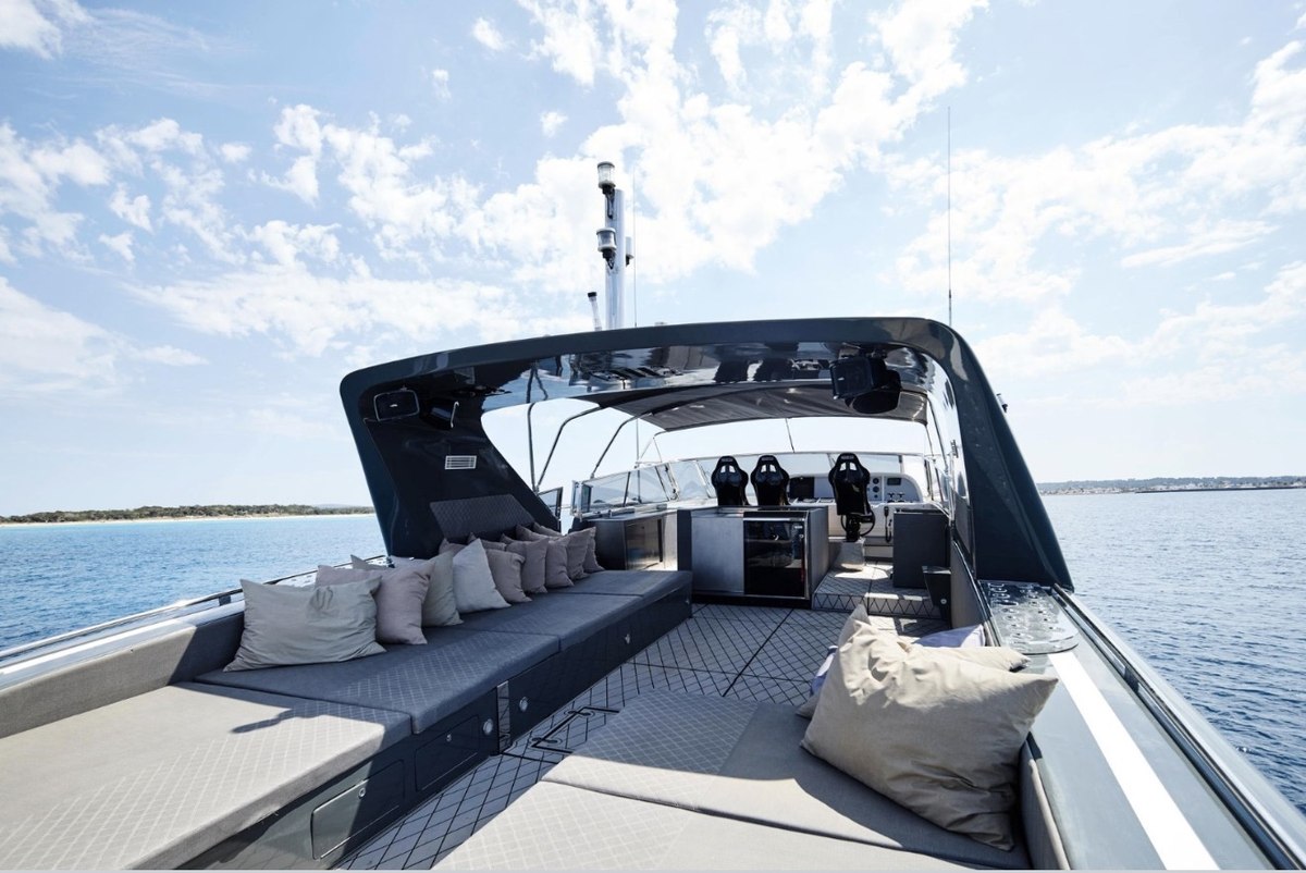 Mangusta 80 Grey spacious flybridge lounge