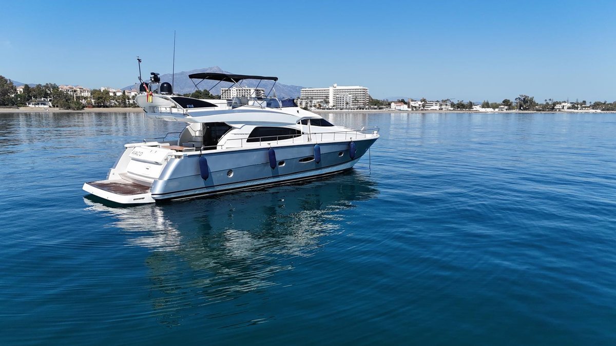 Nuvari 64 arriving at Puerto Banús marina