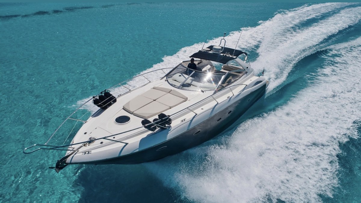 Pershing 46 side profile