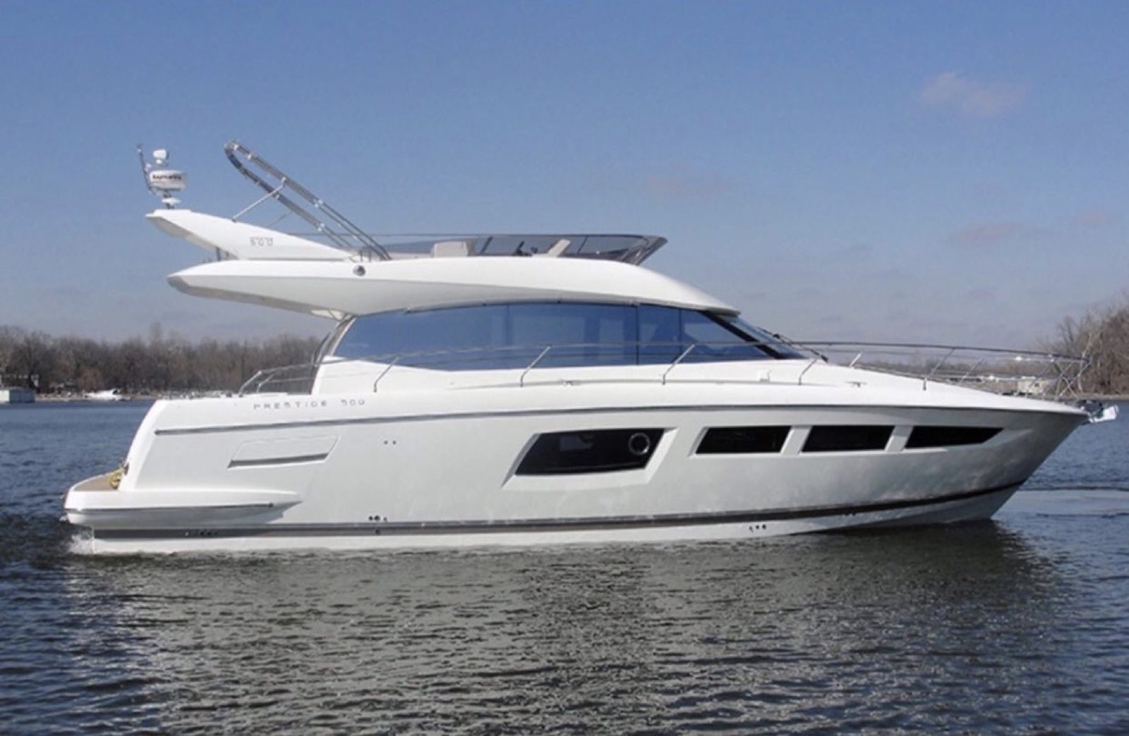 Prestige 500 motor yacht charter off Marbella, Puerto Banús