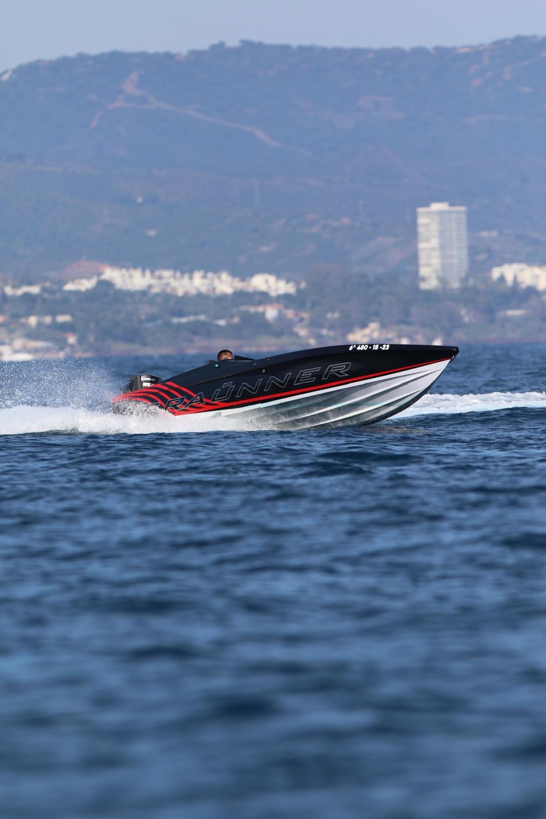Speedboat — Quick-and-fun coastal speedboat for short Marbella charters