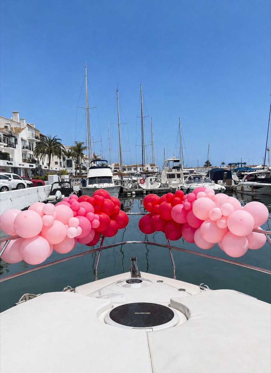 Pink balloon arch on the yacht bow at Puerto Banús for a Marbella hen party
